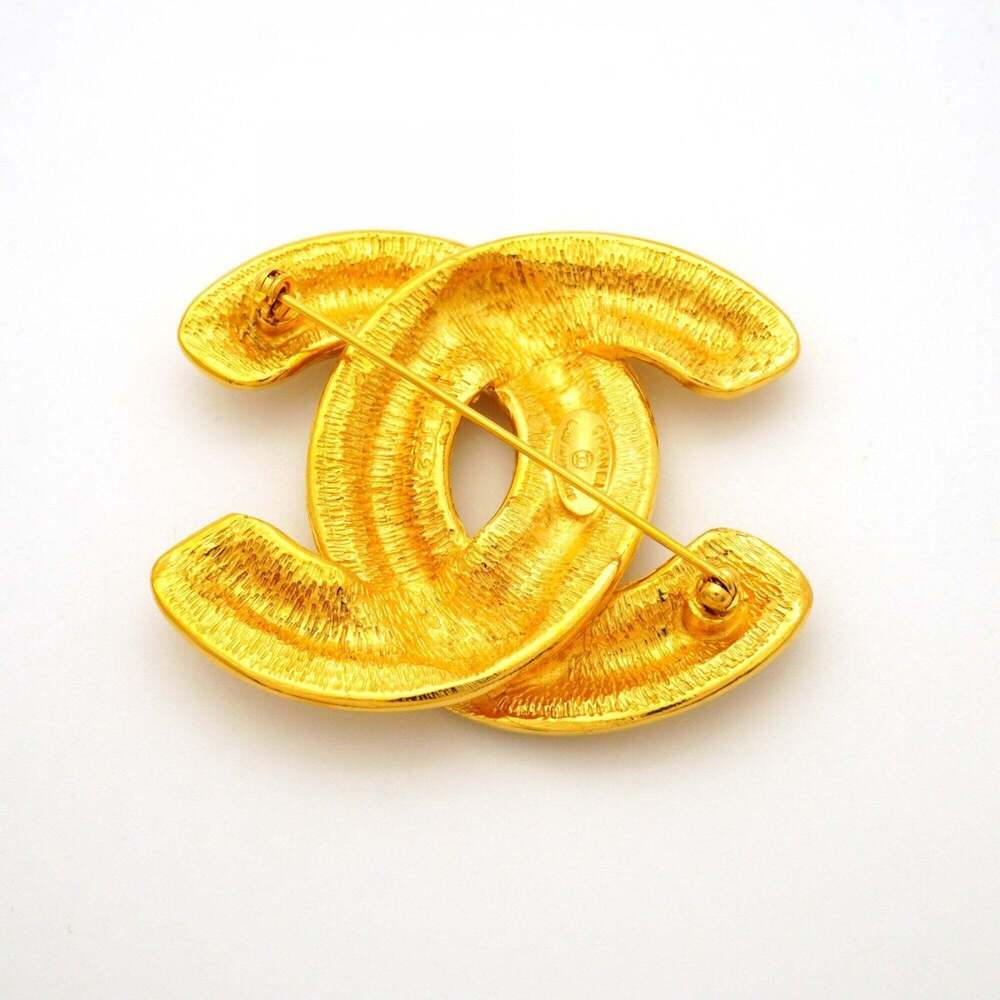 CHANEL Authentic Gold Logo Brooch - Picture 5 of 7